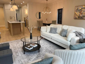 Peaceful Downtown Oakville 4 bedroom house, Steps to Lake
